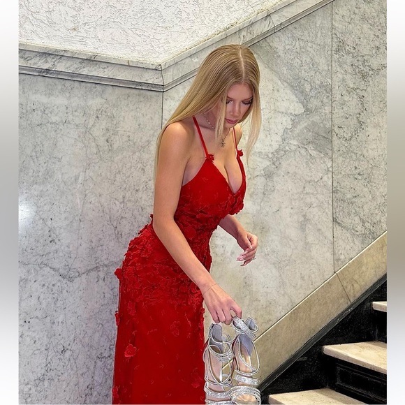 RED FLORAL EMBROIDERED DRESS XS - Picture 2 of 7